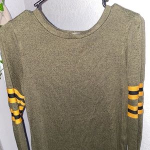 Medium long sleeve shirt